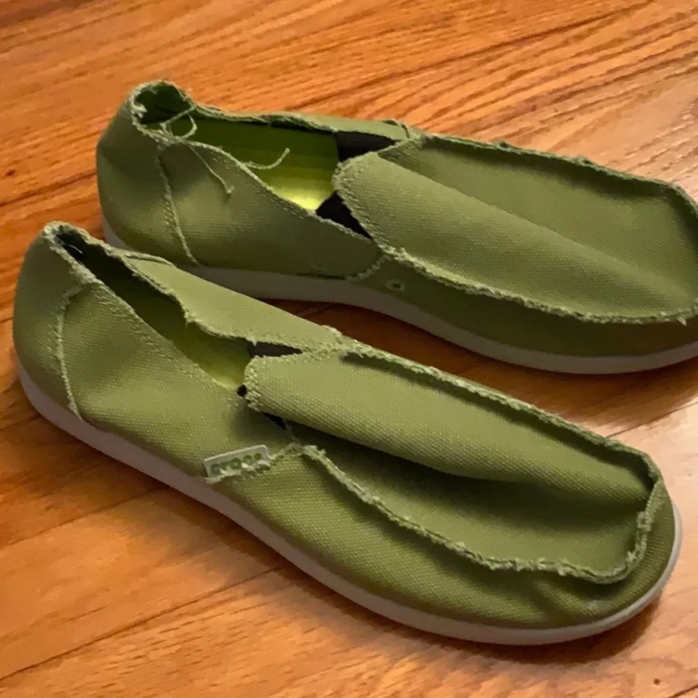 CROCS new without